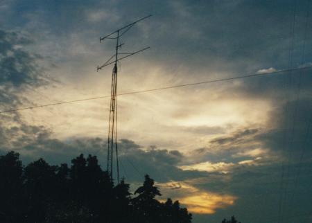 [220 MHz antenna array]